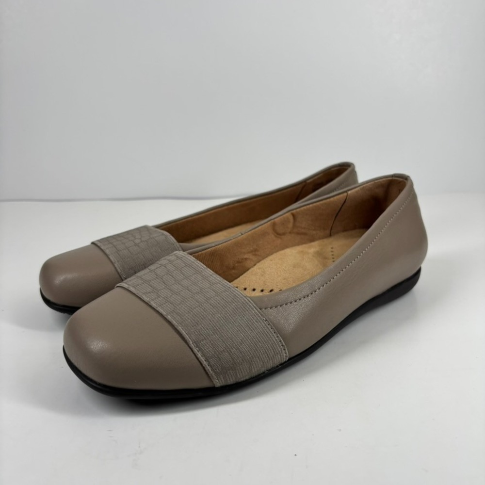 Trotters Samantha Women's US 7.5WW Taupe Croco Leather Square-Toe Ballet Flats